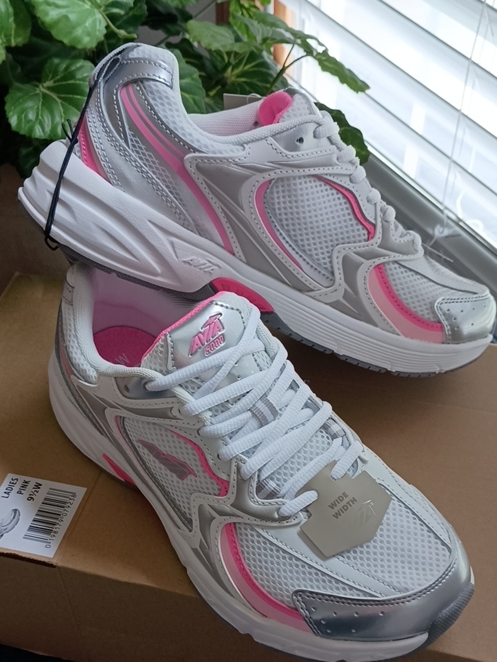NWT Avia 5000 Genuine Leather Sneaker 9.5W